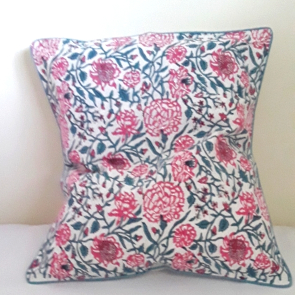 GORGEOUS COTTON PINK FLOWER CUSHION COVER